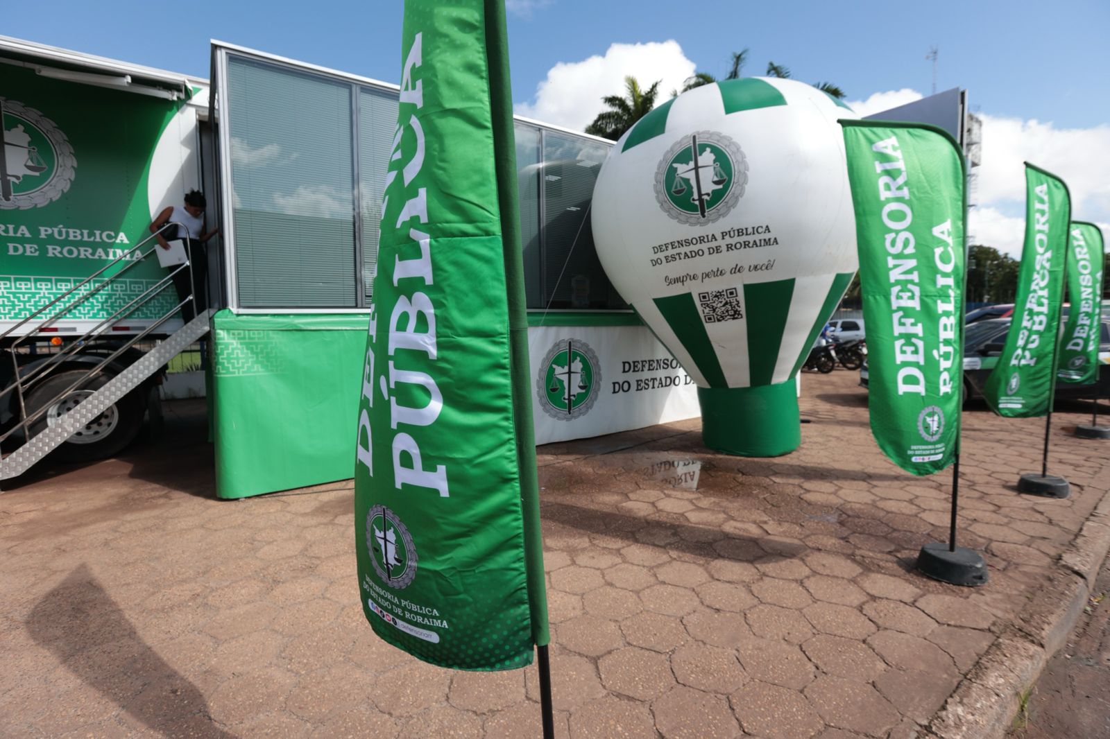 DPE-RR E PARCEIROS: Carreta dos Direitos leva serviços gratuitos ao bairro Araceli