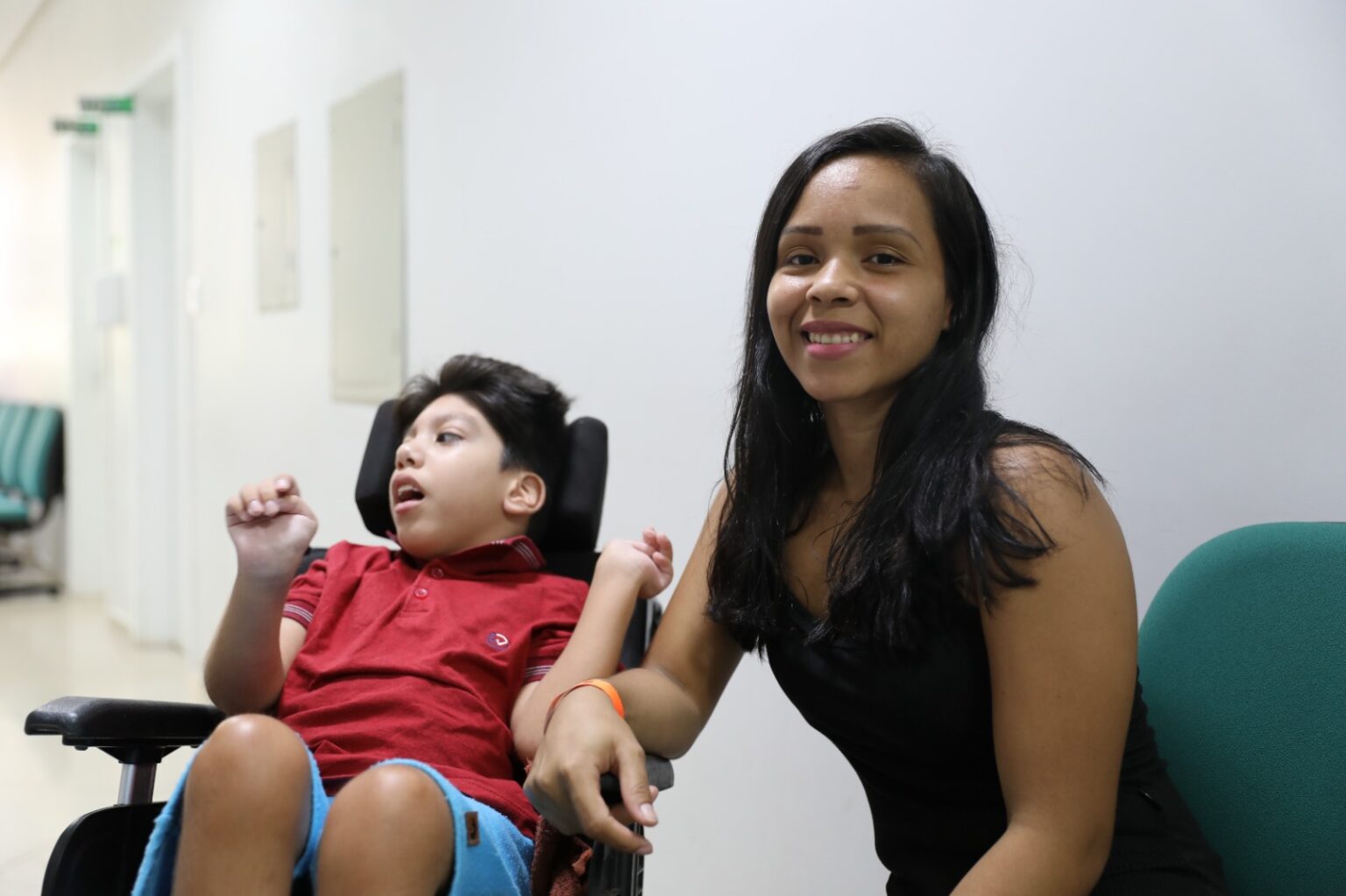 MICROCEFALIA: Após 3 anos de espera, mãe busca Defensoria para garantir cirurgia do filho em mutirão