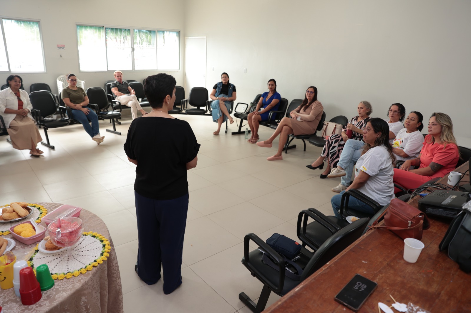 RODA DE CONVERSA: DPE-RR orienta mulheres com câncer sobre direitos à saúde durante encontro no HGR
