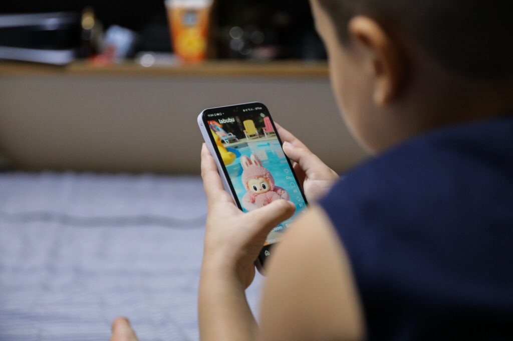 Impunidade para criminosos que compartilham ou armazenam imagens sexuais de crianças e adolescentes encoraja a prática do crime no Brasil