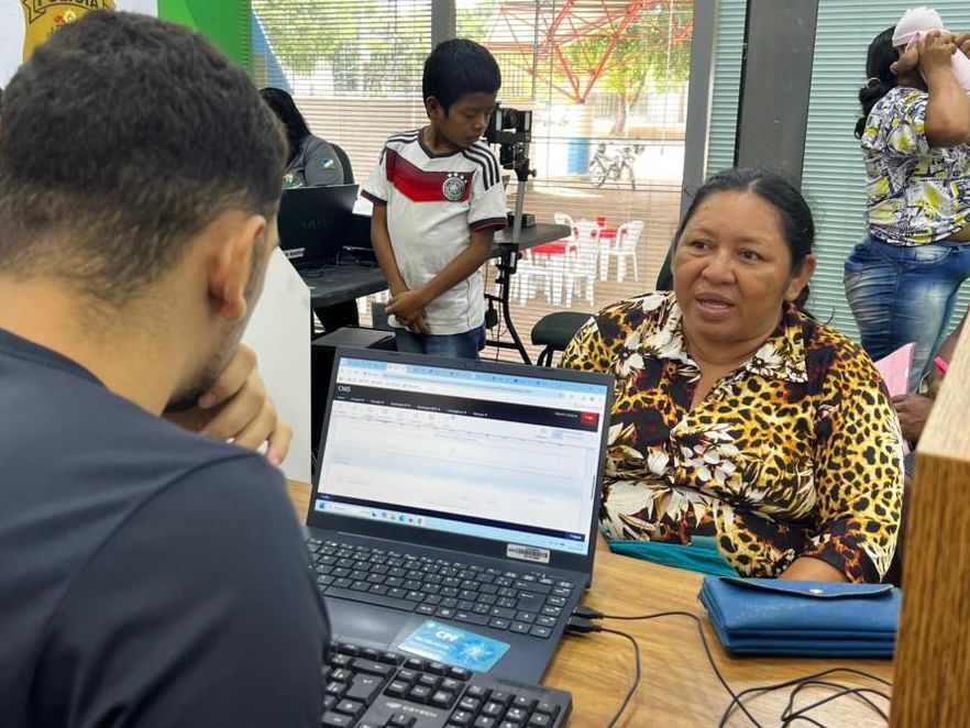 CIDADANIA E ACESSO A DIREITOS: Família consegue documentos e atendimento para filhos na Carreta dos Direitos em Alto Alegre